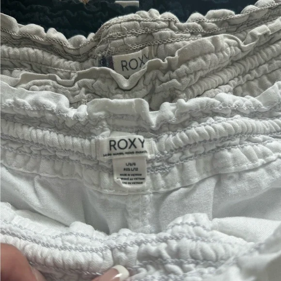 3 pairs of Roxy Women's Black , White and Tan Shorts - Picture 5 of 8